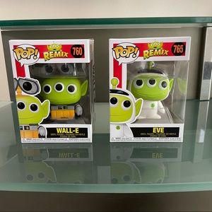 Two funkos Walle Eve alien remix